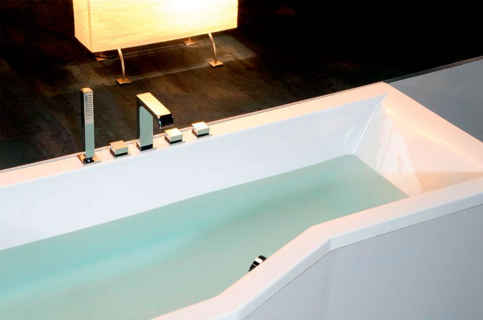VERSYS L asymmetrische Badewanne 170x84x70x47cm, links, weiß
