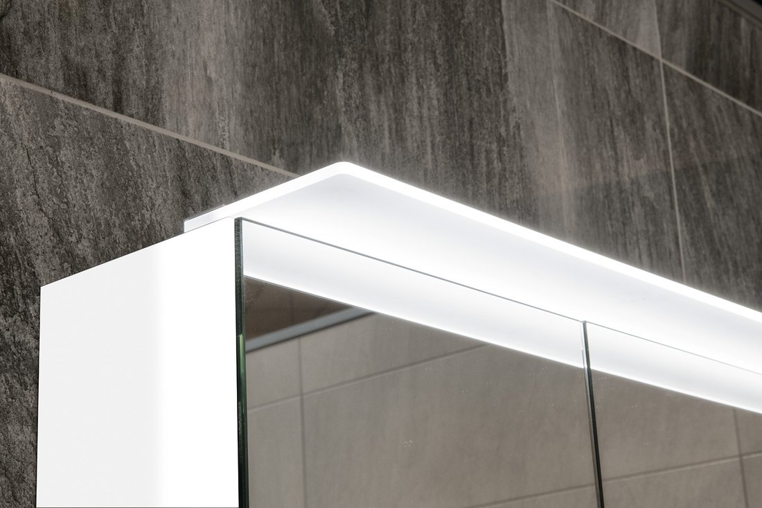 LINEX Spiegelschrank mit LED Beleuchtung, 80x70x15cm, weiß