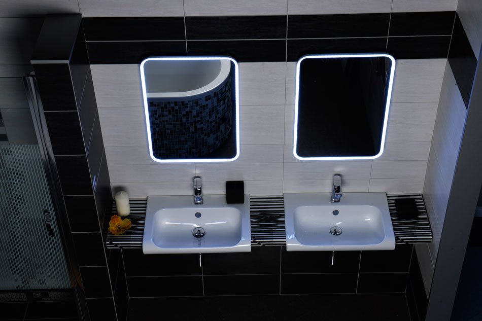 FLOAT LED beleuchteter Spiegel, 50x70cm, weiß