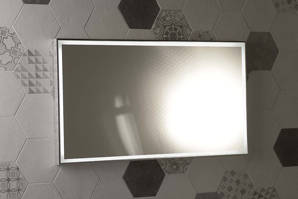 LUMINAR LED beleuchteter Spiegel im Rahmen 900x500mm