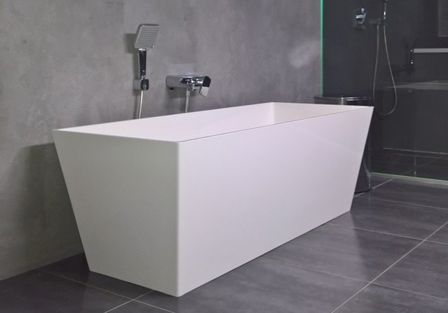 KVADRIE - Gussmarmor-Badewanne, 1590x650x550mm, Umfang 360l, weiß glänzend