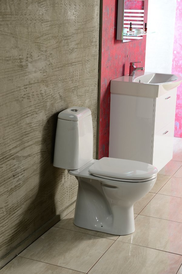 RIGA Kombi-WC, Abgang waagerecht, Spülgarnitur